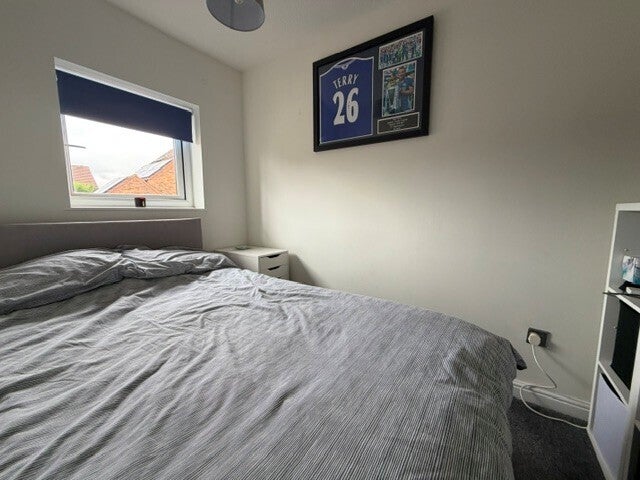 House Prestwick Close in Luton