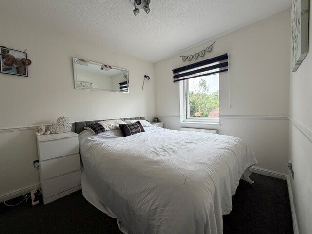 House Prestwick Close in Luton