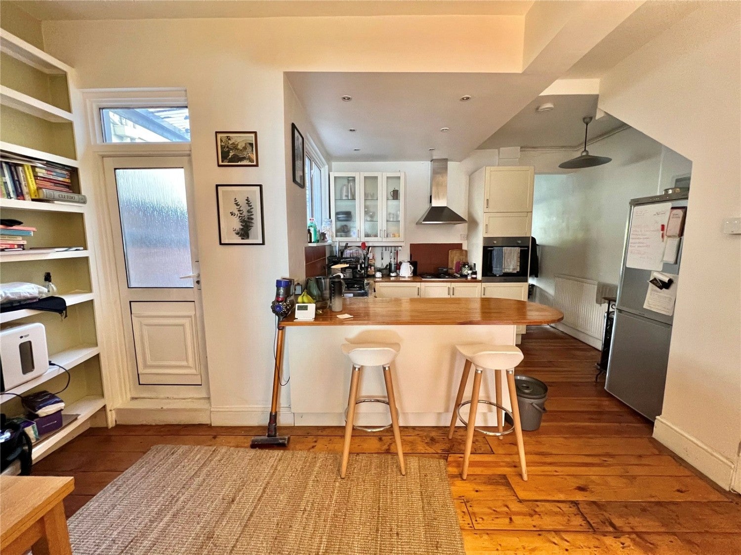 Flat Hardwicke Road in Greater London