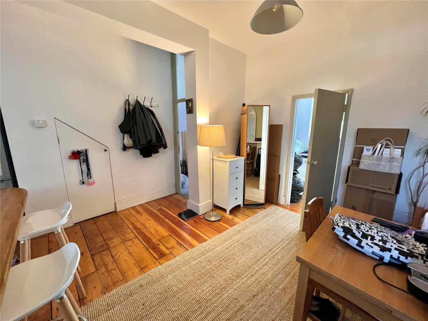Flat Hardwicke Road in Greater London