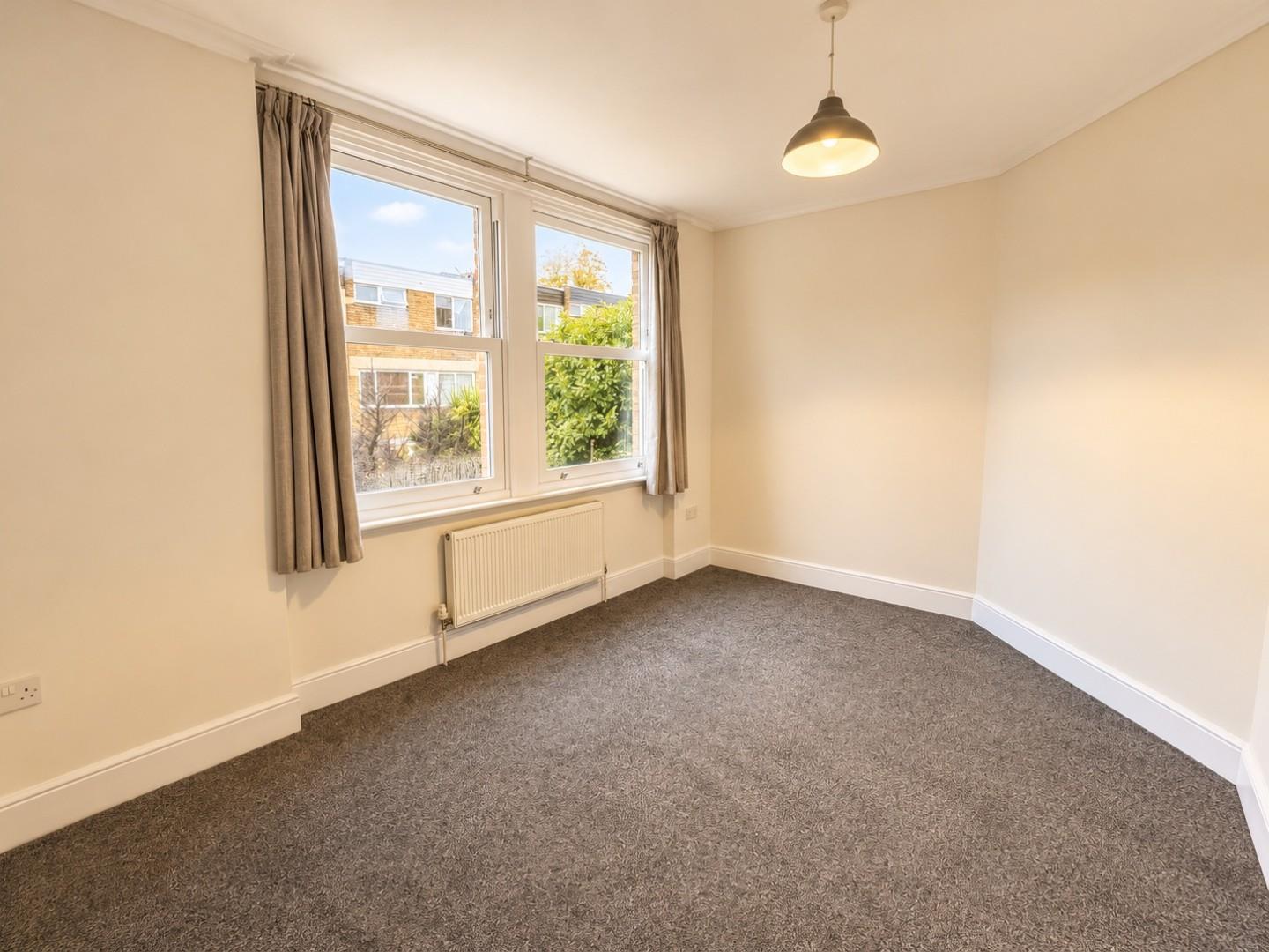 Flat Ulverstone Road in Greater London