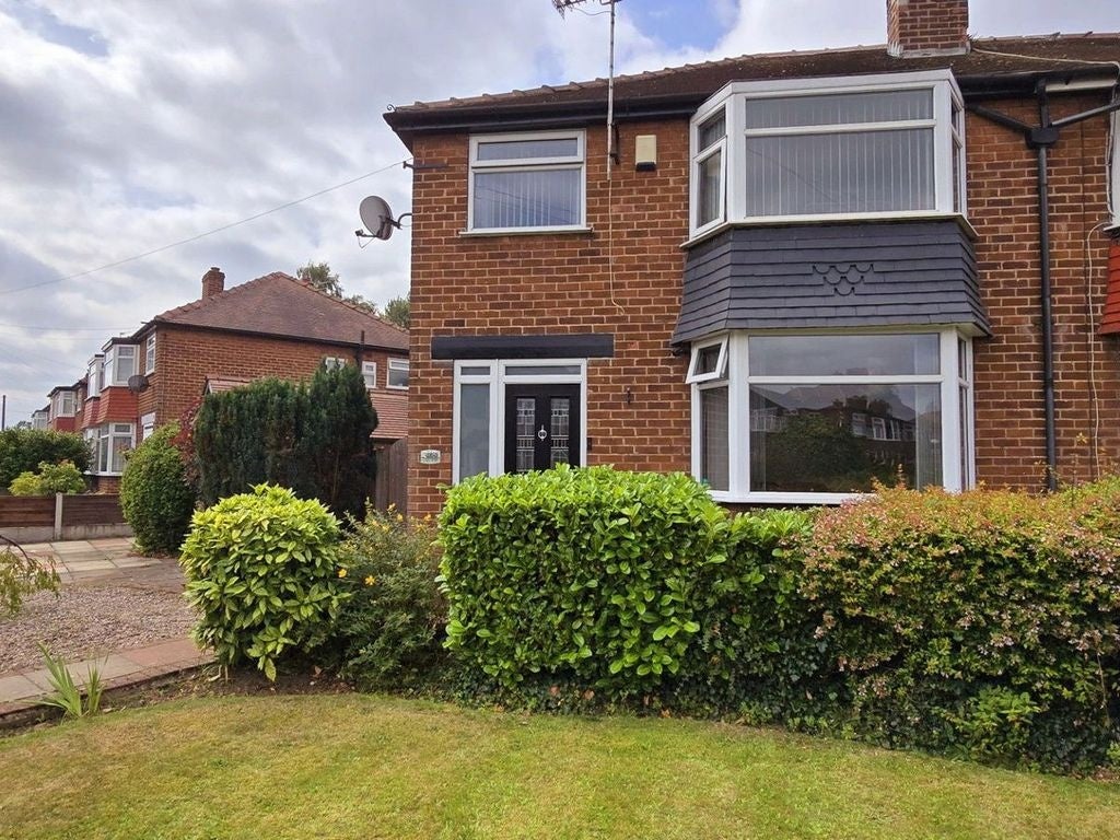 House Parklands Drive in Trafford