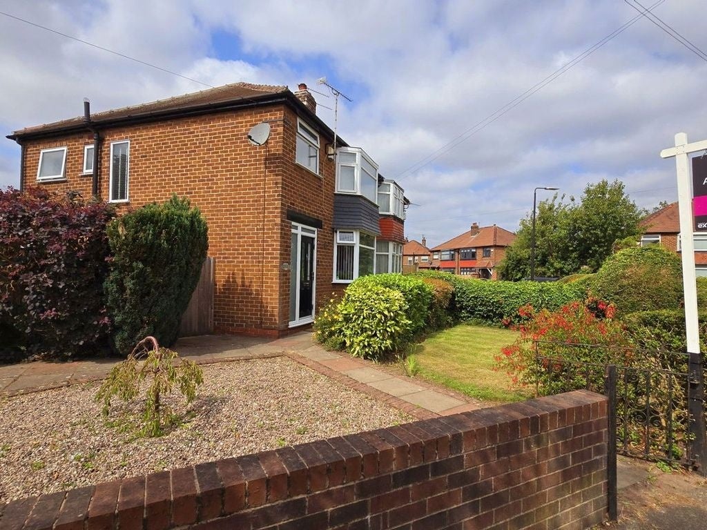 House Parklands Drive in Trafford