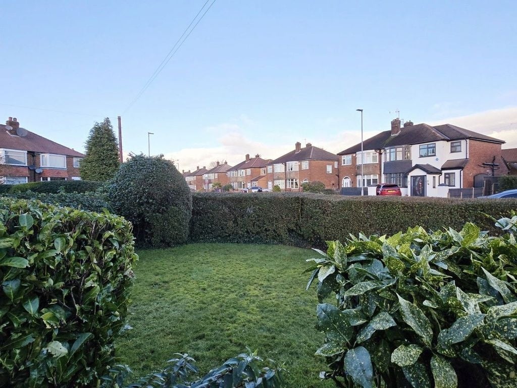 House Parklands Drive in Trafford