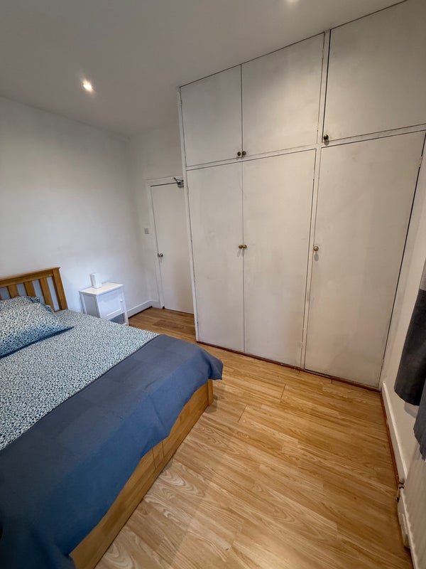 Room Rhodesia Road in Greater London