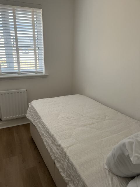 Room Chalmers Street in Clydebank