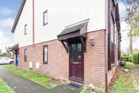 House Orchard Close in Wokingham