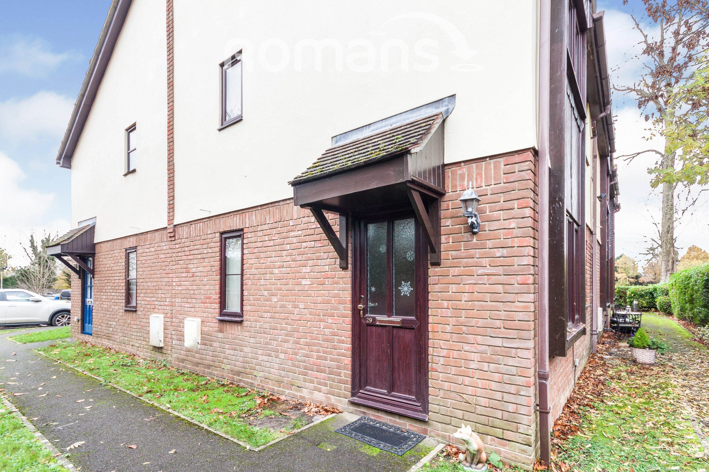House Orchard Close in Wokingham