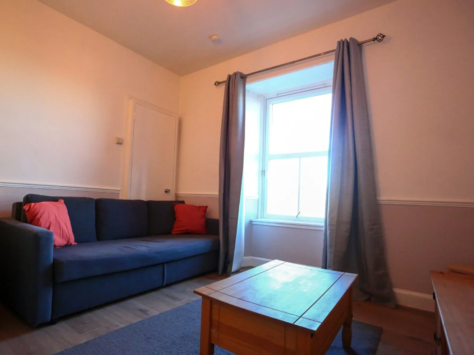 Flat Albert Street in City of Edinburgh