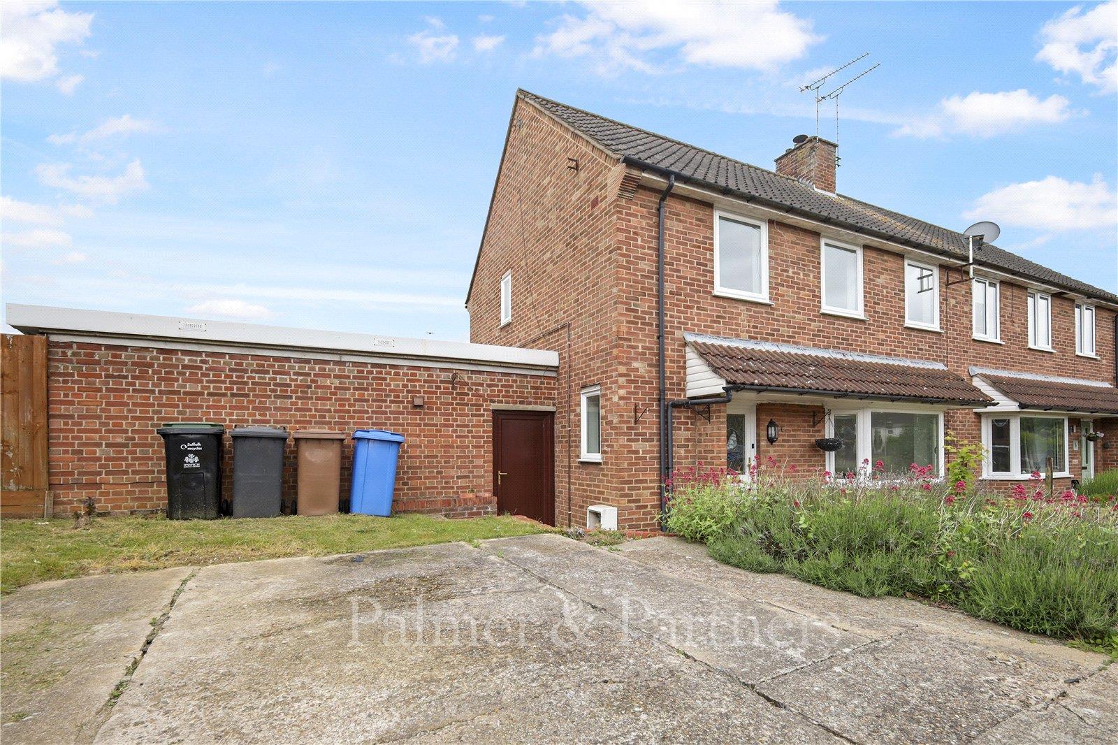House Carmarthen Close in Ipswich