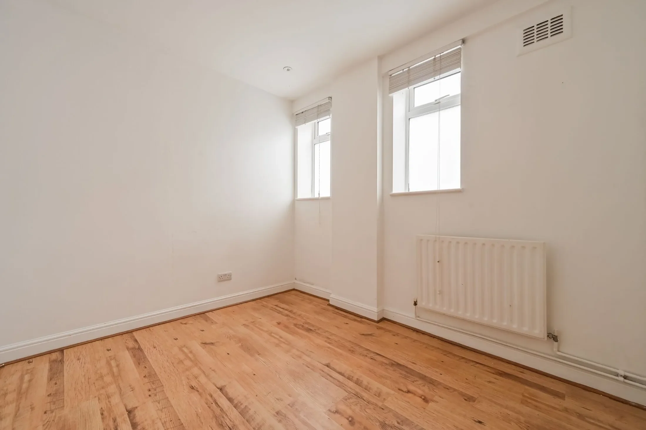 Flat Haverfield Road in Greater London