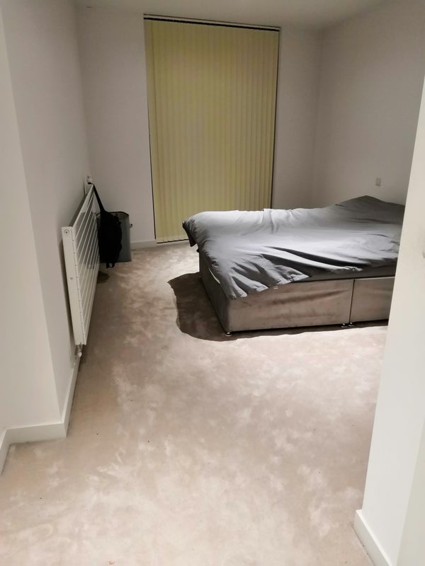 Room Pier Road in Greater London