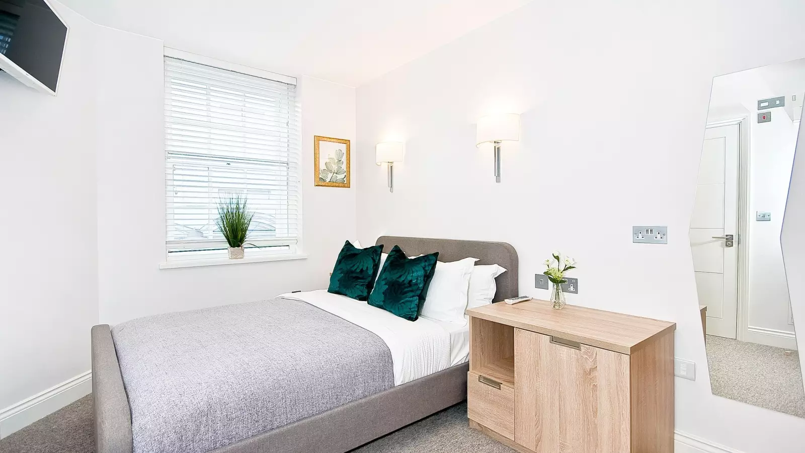 Flat Essex Street in City of Westminster