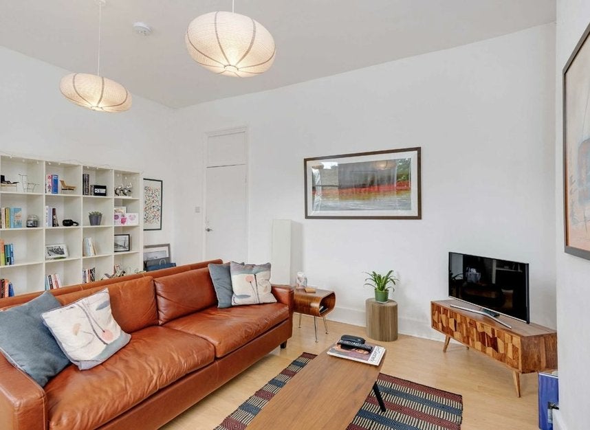Flat Bassett Street in Greater London