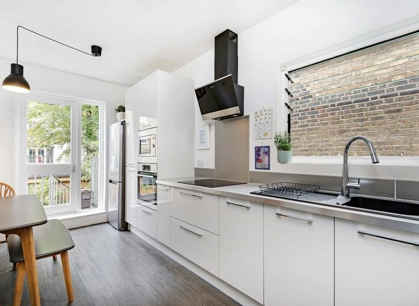 Flat Bassett Street in Greater London
