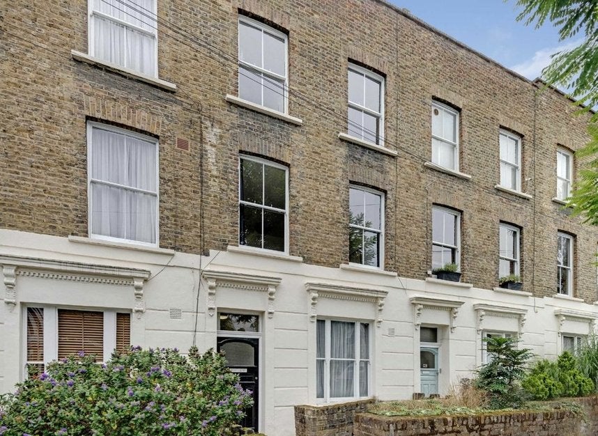 Flat Bassett Street in Greater London