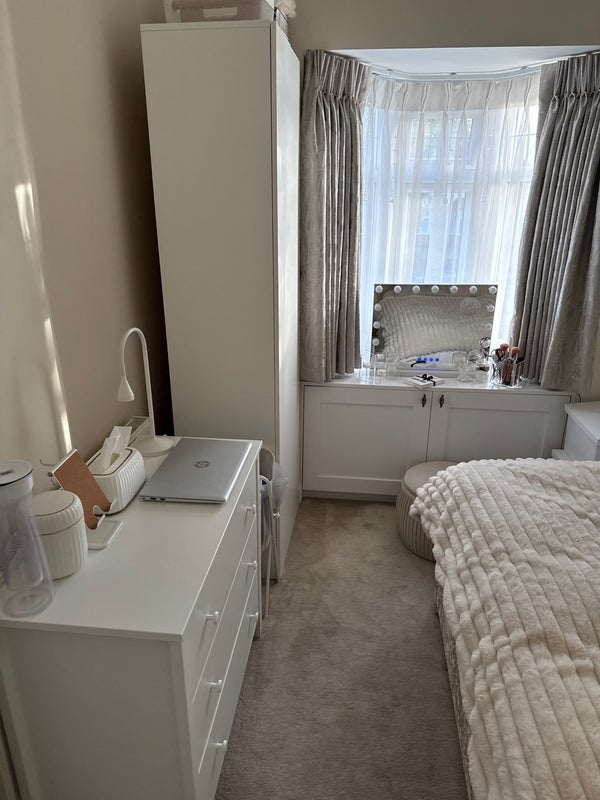 Room Ridge Avenue in Greater London