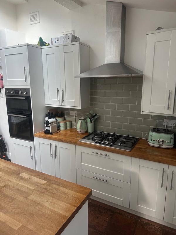 Room Thornbury Road in Greater London
