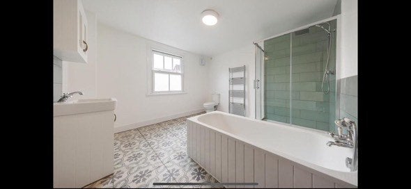 Room Thornbury Road in Greater London