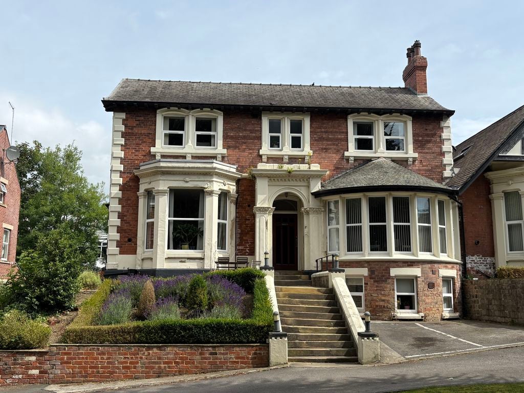 Flat Newton Garth in Leeds