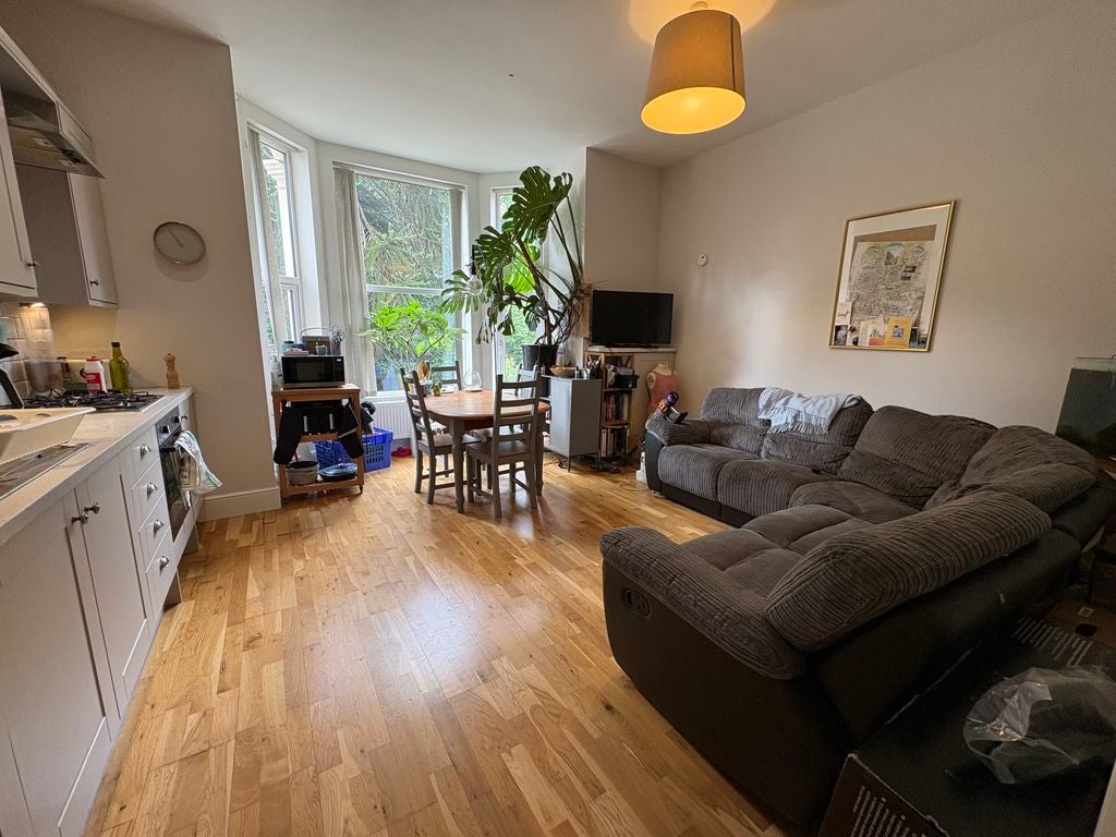 Flat Newton Garth in Leeds