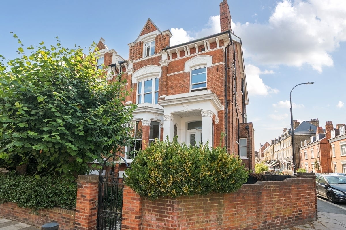 Flat Priory Road in Greater London