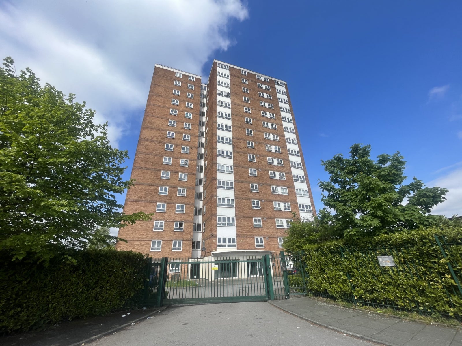 Flat Highclere Avenue in Salford