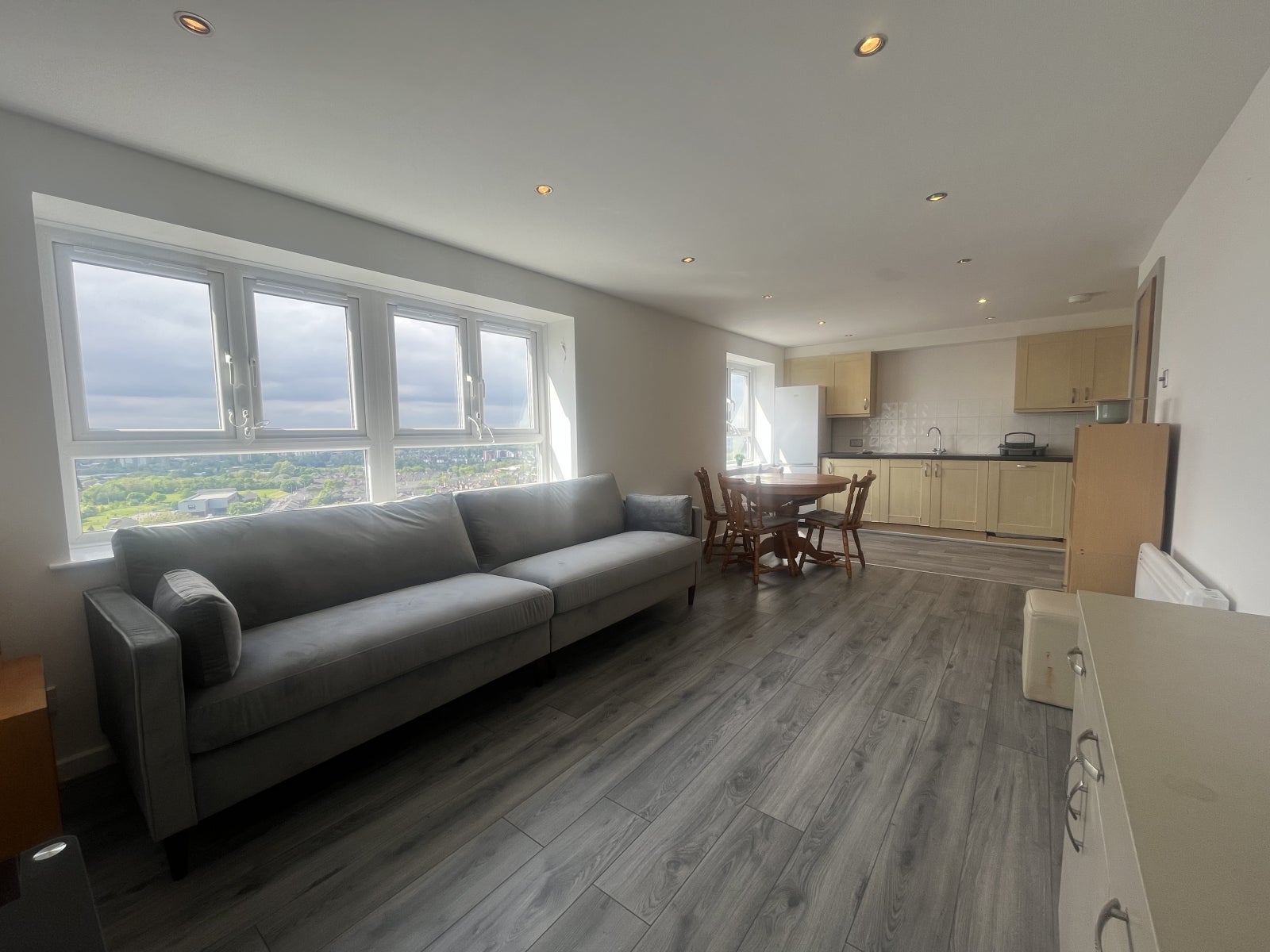Flat Highclere Avenue in Salford