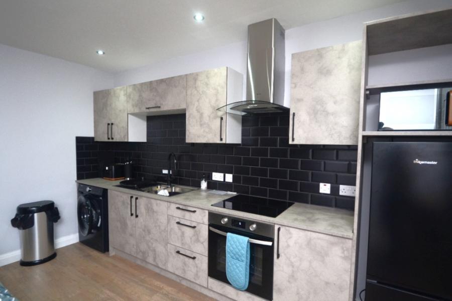 Flat Kingswood Road in Manchester