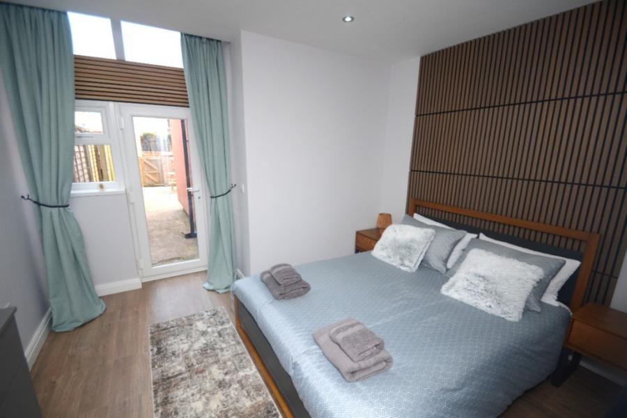 Flat Kingswood Road in Manchester