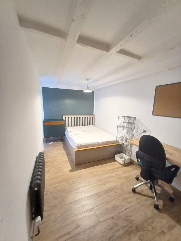 Room Gaunts Lane in Bristol