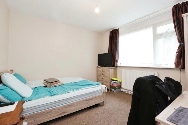 Room St James' Lane in Coventry
