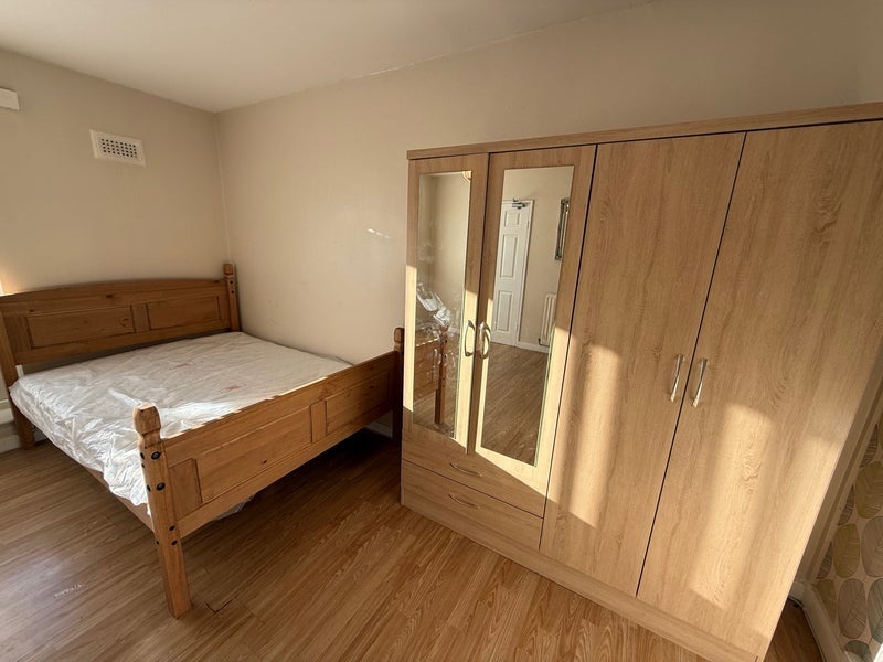 Room St James' Lane in Coventry