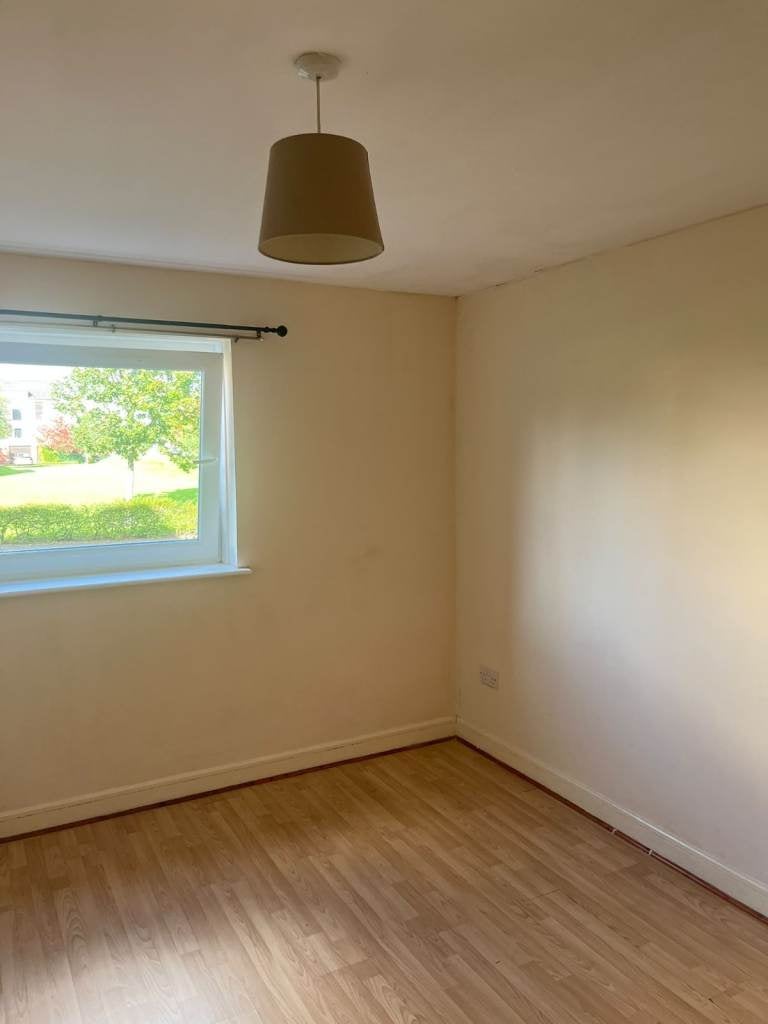 Flat Craigielea Road in Duntocher