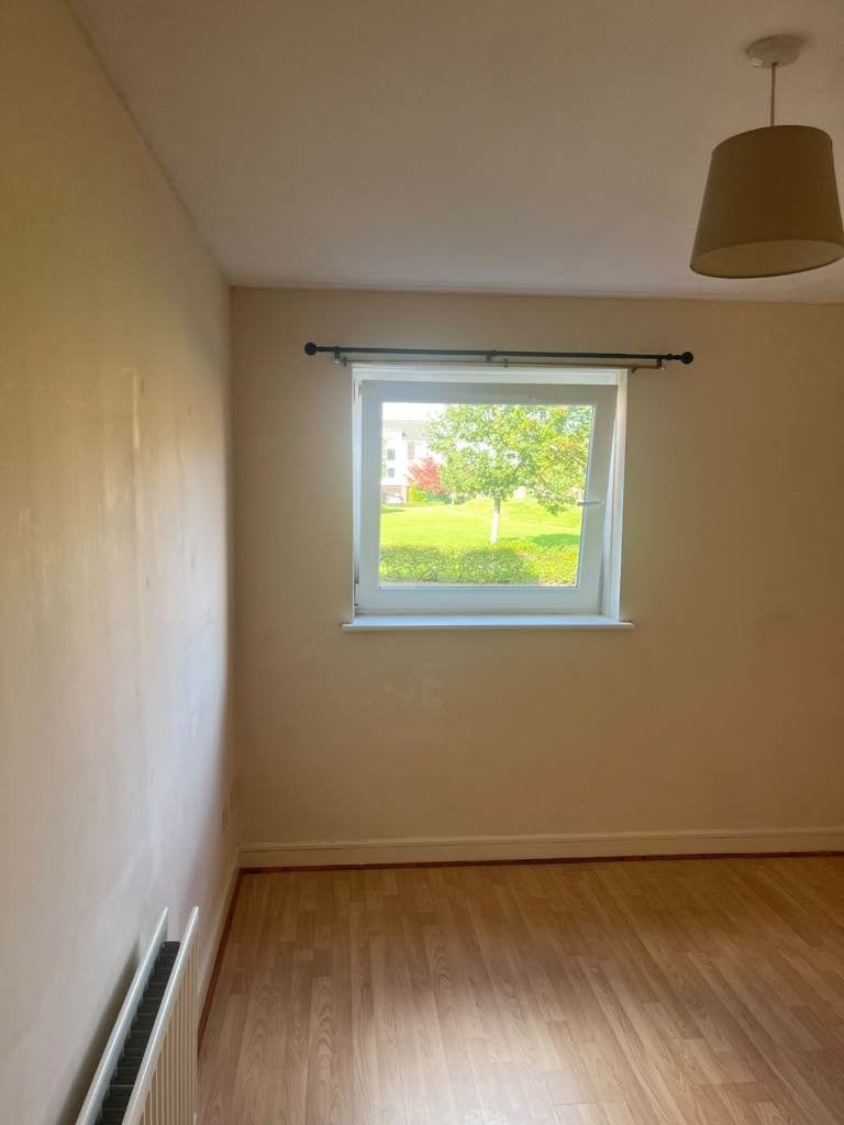 Flat Craigielea Road in Duntocher