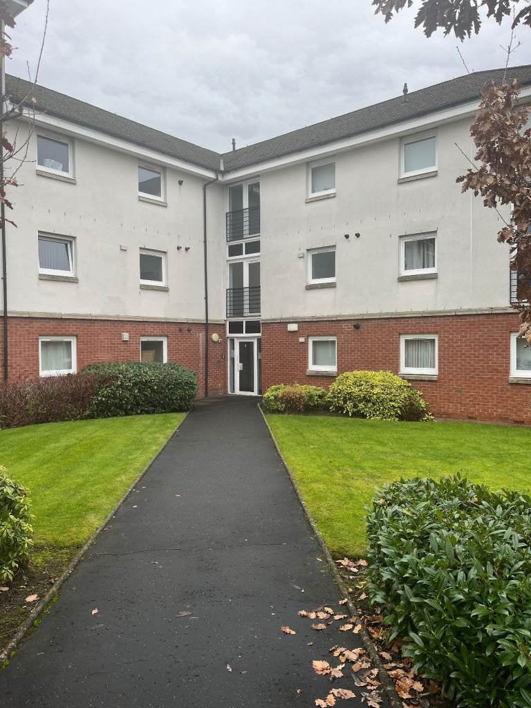 Flat Craigielea Road in Duntocher