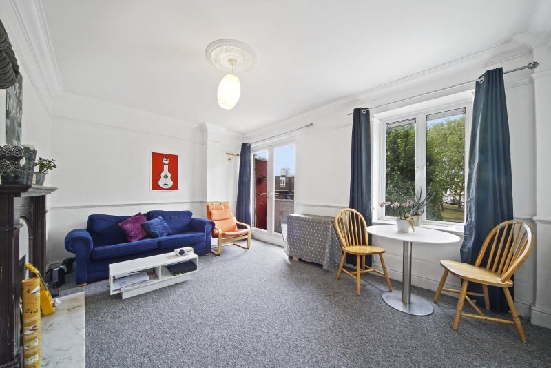Flat Godwin Court in Greater London