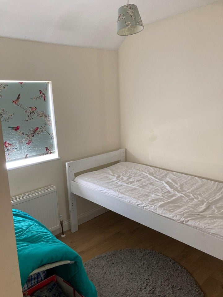 Room Churchill Road in Slough