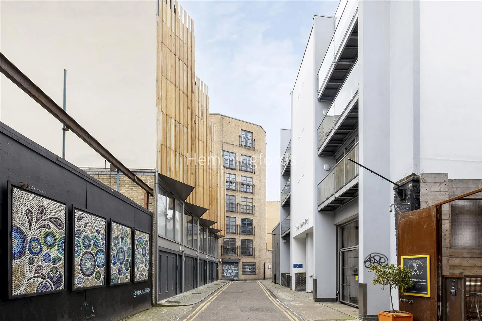 Flat New Inn Yard in Greater London
