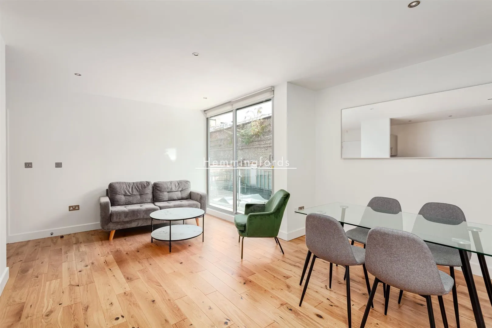 Flat New Inn Yard in Greater London