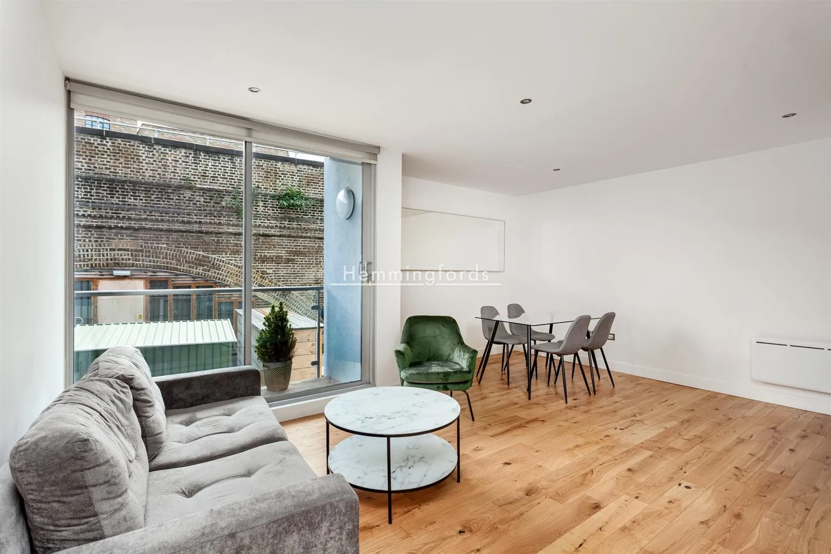Flat New Inn Yard in Greater London