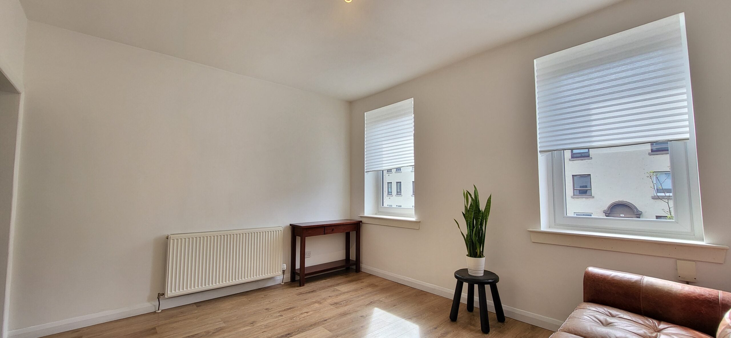 Flat Loaning Crescent in City of Edinburgh