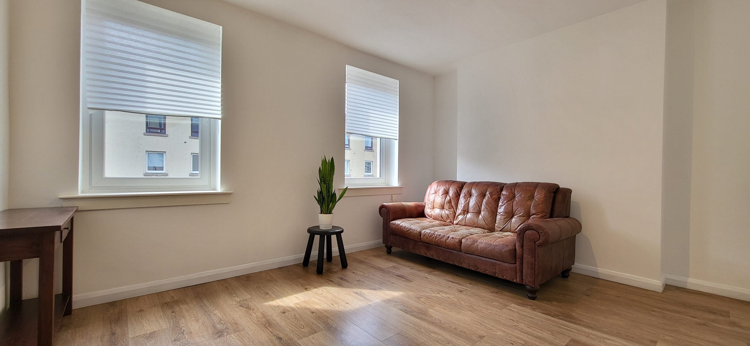 Flat Loaning Crescent in City of Edinburgh
