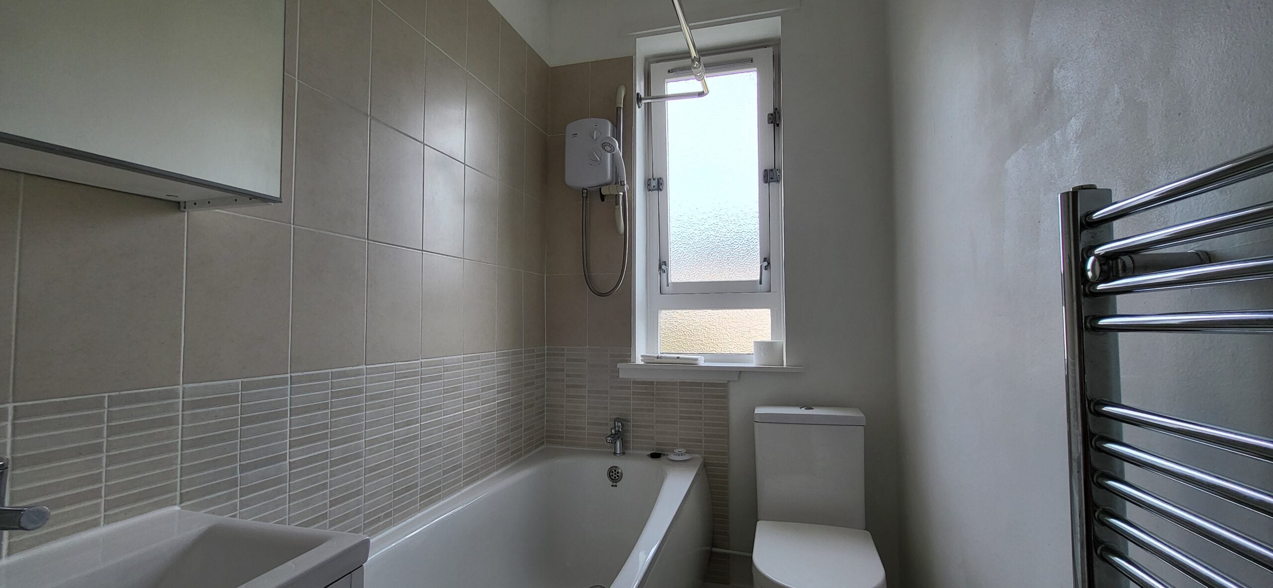 Flat Loaning Crescent in City of Edinburgh