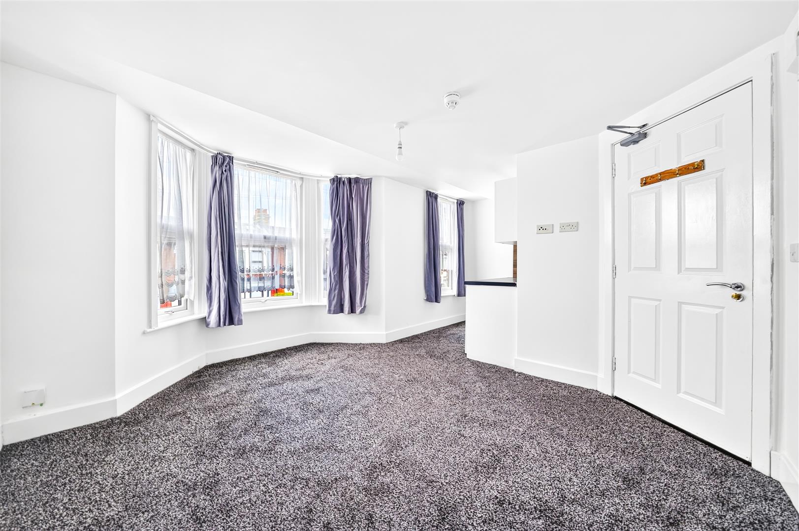 Room Holmwood Road in Greater London