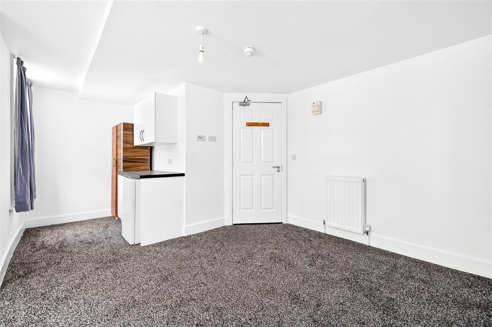 Room Holmwood Road in Greater London