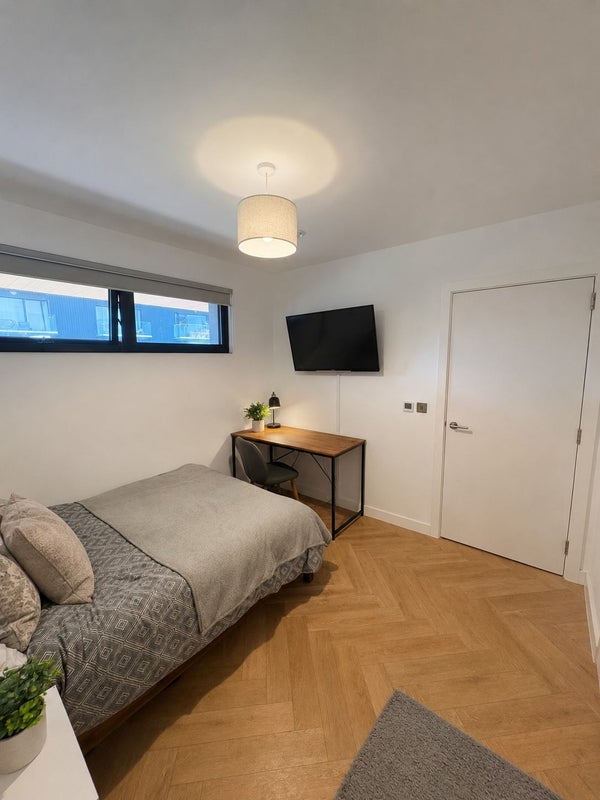 Room Bell Foundry Close in Greater London