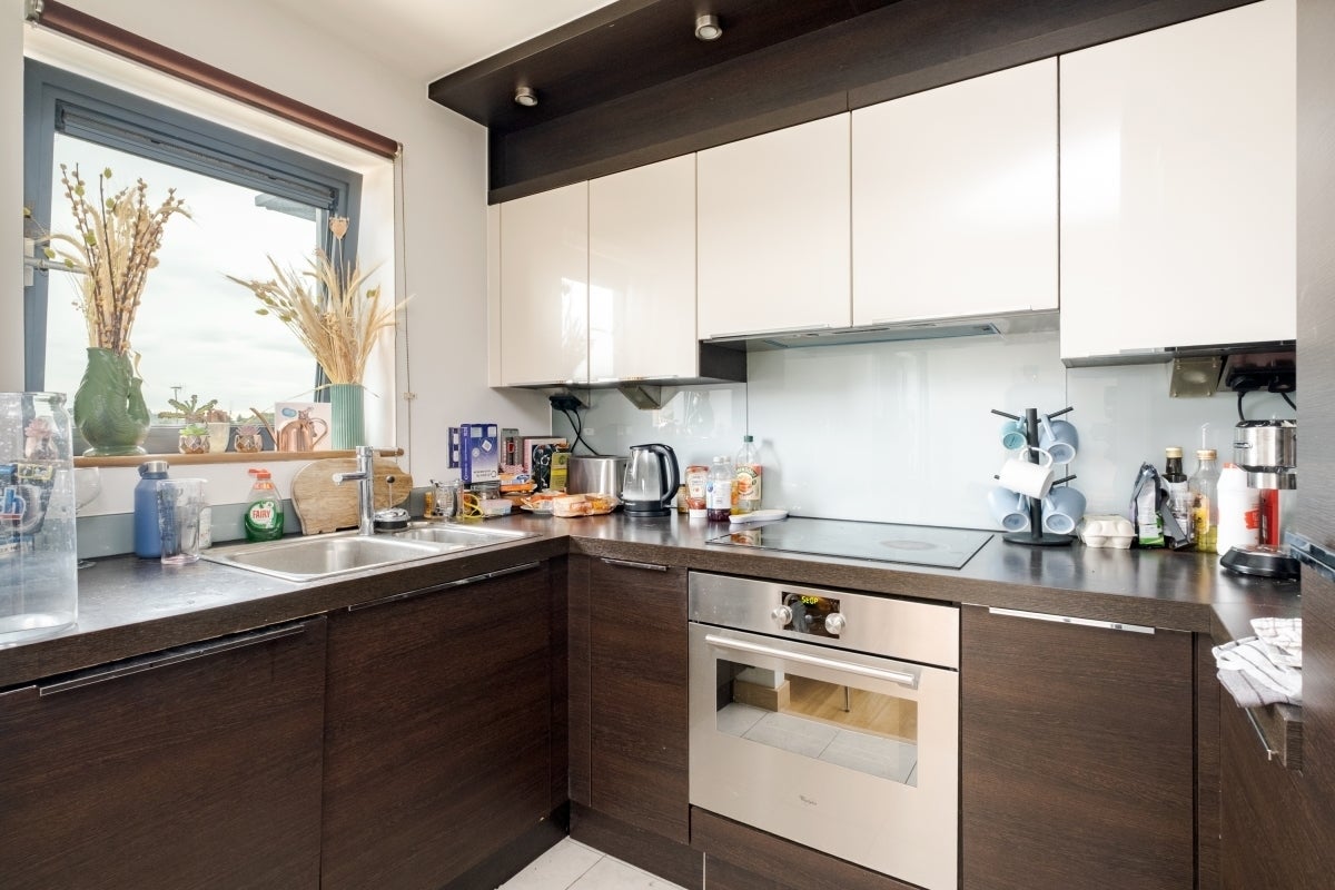 Flat Drayton Park in Greater London