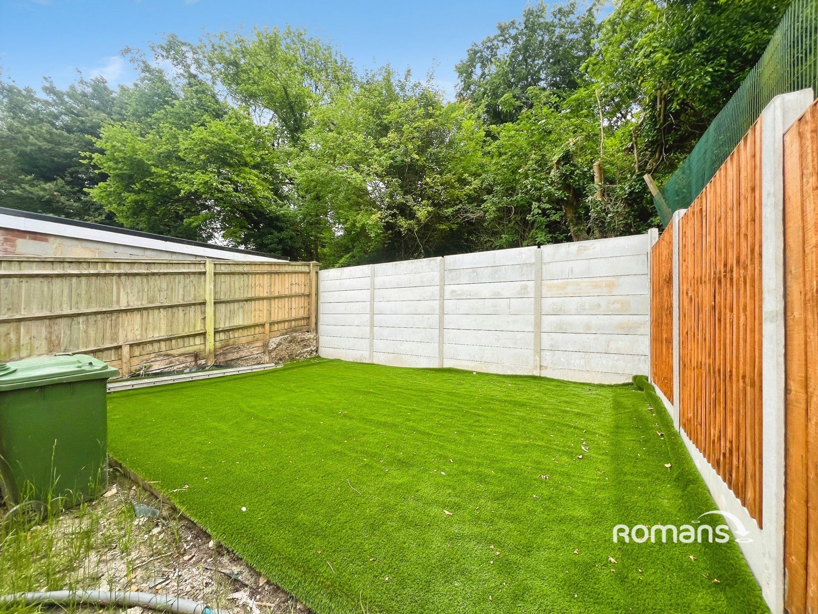 Flat Micklefield Road in Tylers Green