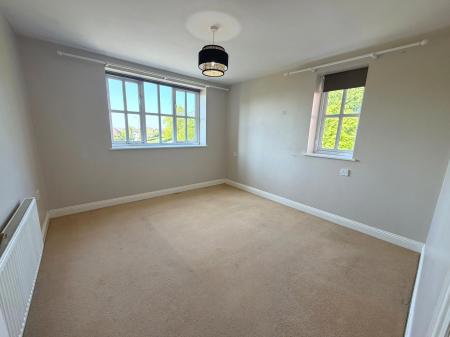 Flat Knaresborough Court in Milton Keynes